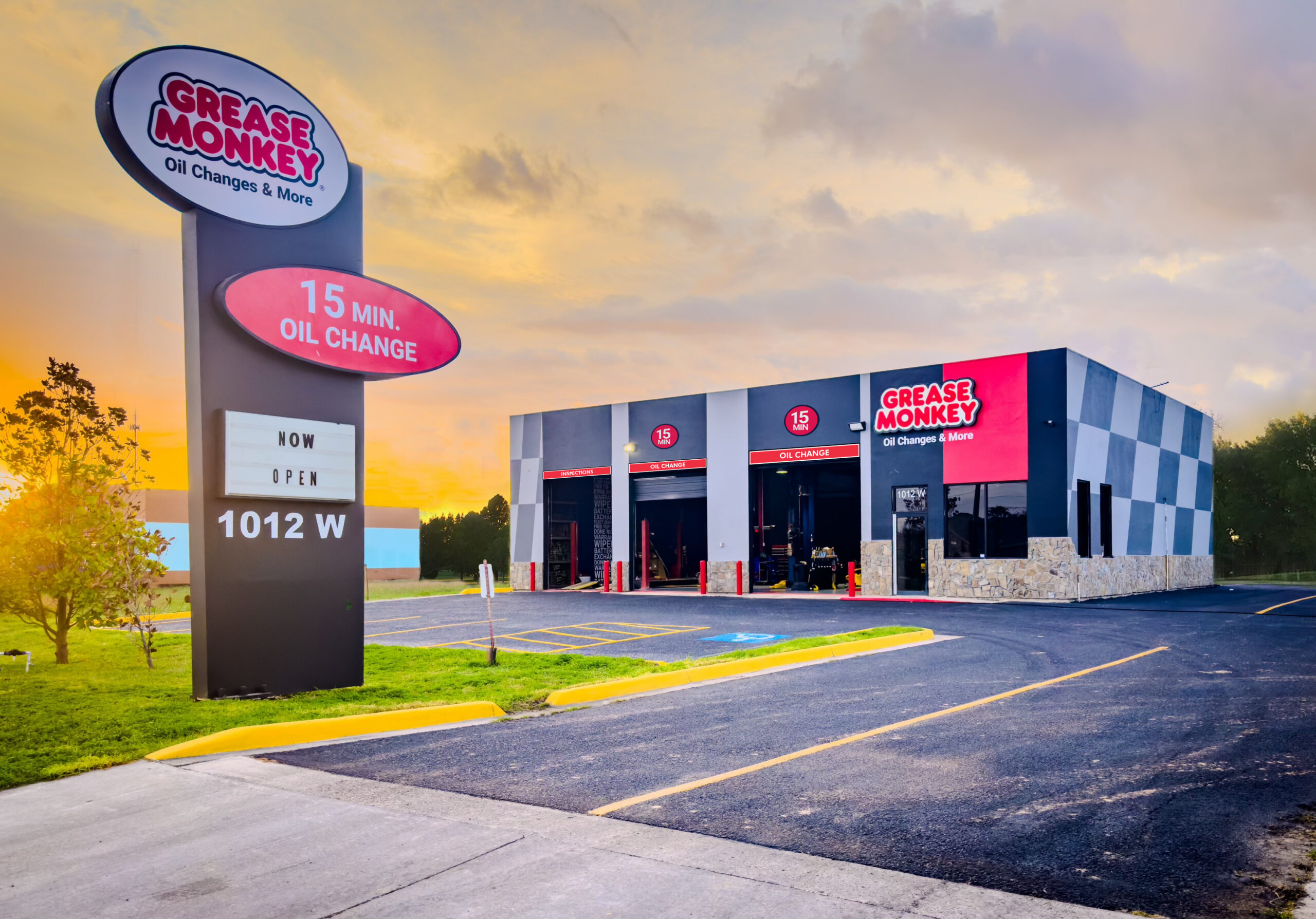 Franchise with Grease Monkey, a top automotive franchise.